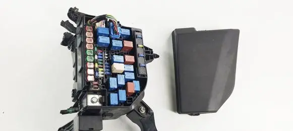 Suzuki Kizashi Fuse box set 