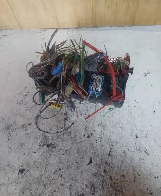 Volkswagen PASSAT B4 Fuse box set 357937541