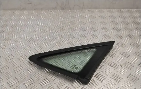 Volkswagen Caddy Front triangle window/glass 