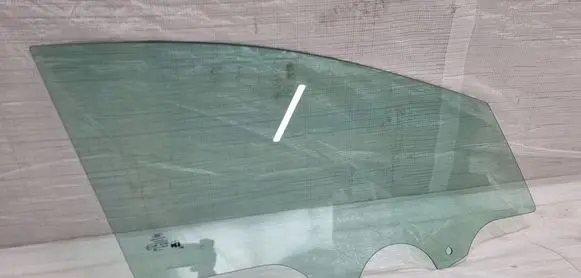 Ford Fiesta Front door window glass four-door