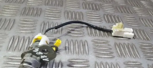 Hyundai XG Front door lock (next to the handle) 