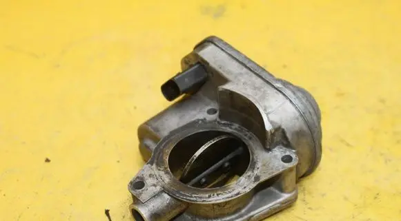Audi A8 S8 D3 4E Throttle valve 057128063