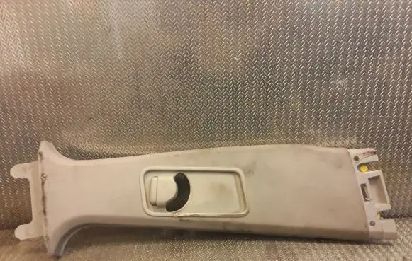 Land Rover Discovery 3 - LR3 (B) pillar trim (top) EMB500261