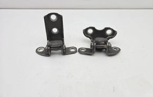 Toyota Prius (XW30) Rear door hinge set 