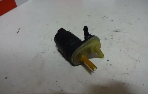Opel Corsa D Windscreen/windshield washer pump 13248320