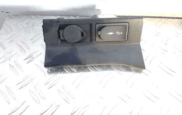 Lexus RX 450H USB socket connector 8619078010 5893248030