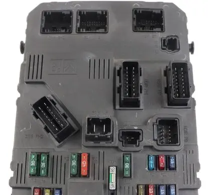 Peugeot 206 Fuse module 9645747480 S118085210D BSIE0200