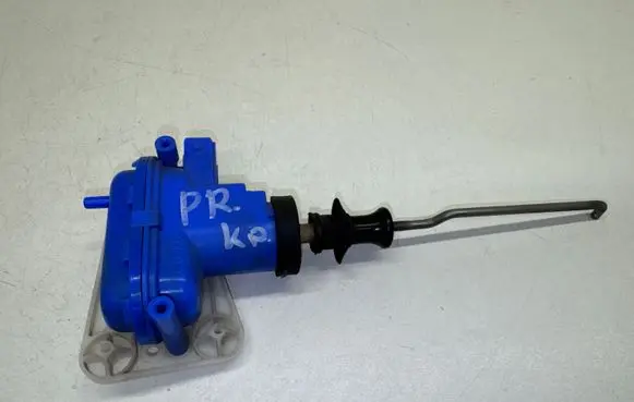 Audi 80 90 S2 B4 Central locking vacuum pump 893862123