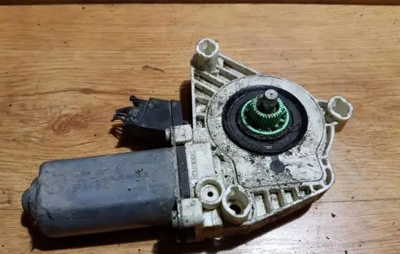 Mercedes-Benz S W221 Front door window regulator motor 997457100