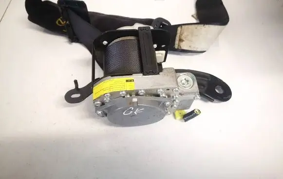 Rear seatbelt
