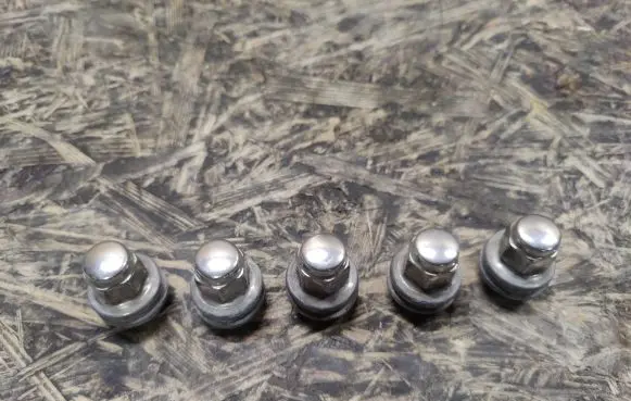 Nuts/bolts