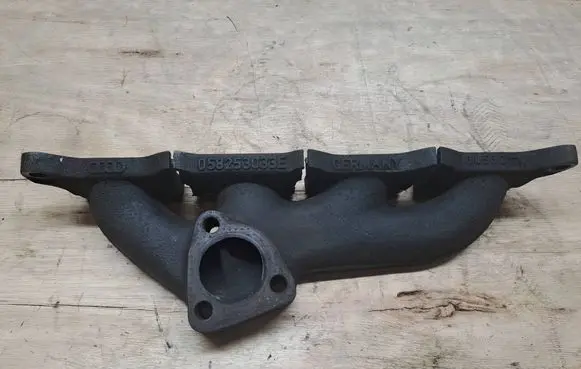 Audi A6 S6 C5 4B Exhaust manifold 058253033E