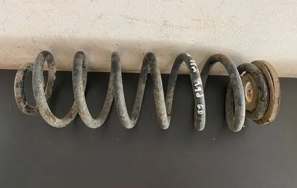 Volkswagen Touran I Rear coil spring
