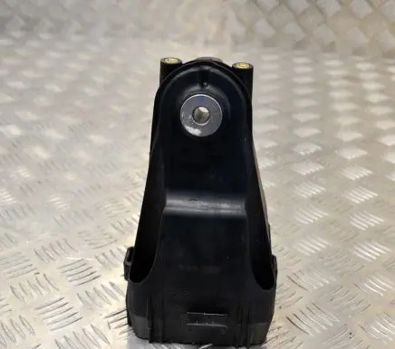 Mercedes-Benz C W205 Engine mounting bracket A2642200300