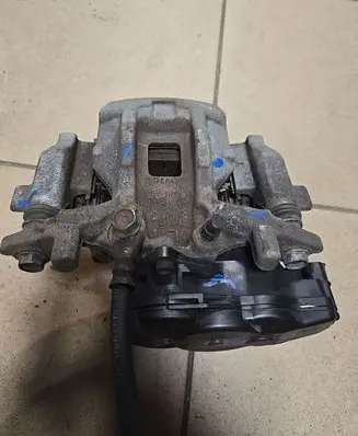Toyota C-HR I Rear brake caliper