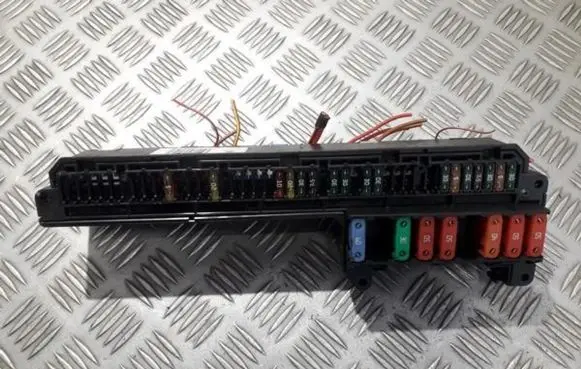 BMW 5 E60 E61 Fuse box set 6114695733001 4022957