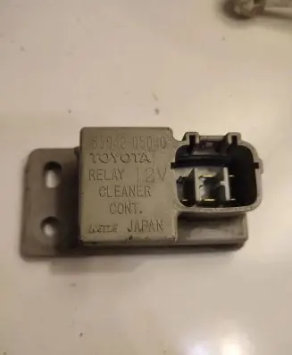 Toyota Avensis T250 Light washer relay 8594205040