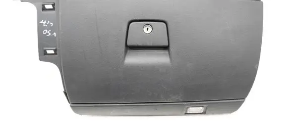 Volvo V50 Glove box 8626141