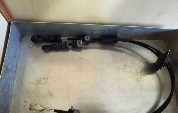 KIA Sportage Gear shift cable linkage