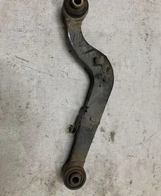 Toyota RAV 4 (XA40) Rear control arm