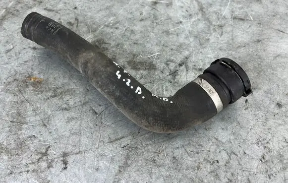 Audi Q7 4L Engine coolant pipe/hose 7L8122101