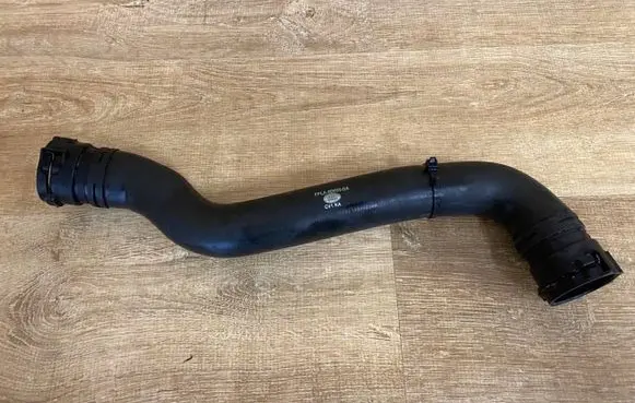 Land Rover Discovery 5 Engine coolant pipe/hose FPLA-8D033-CA