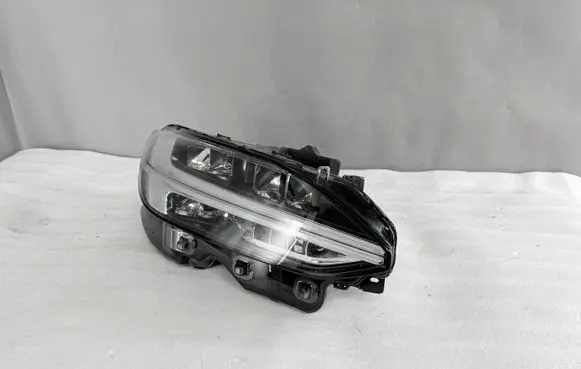 Volvo S90, V90 Headlight/headlamp 31655729