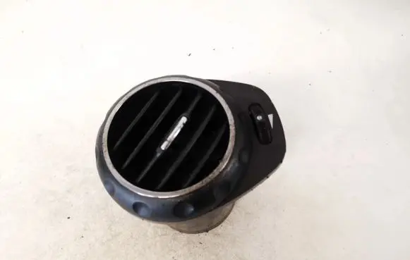 Alfa Romeo 147 Dash center air vent grill