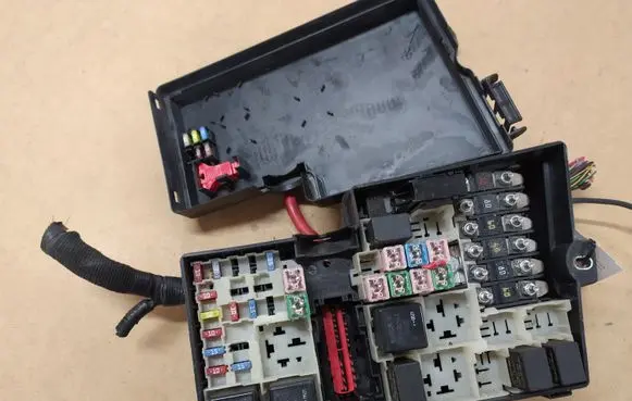 Volvo V50 Fuse module 518818000 8688040 30737467
