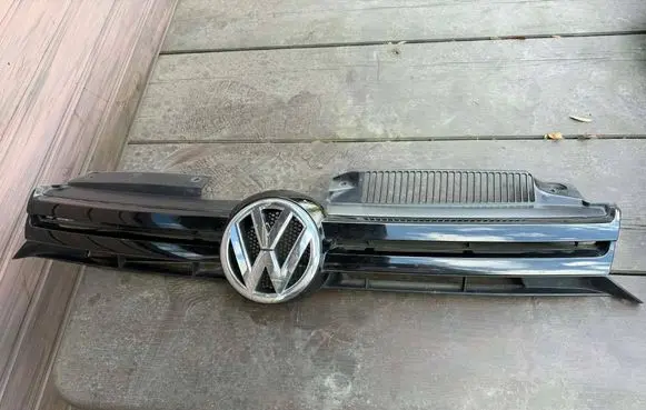 Volkswagen Golf VI Front grill 5K0853653