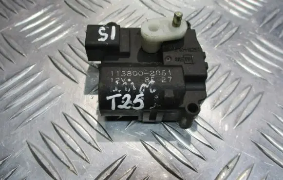 Toyota Avensis T250 Central body control module 113800-2051