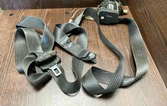 Iveco Daily 35 - 40.10 Front seatbelt 33017280A1 33009758