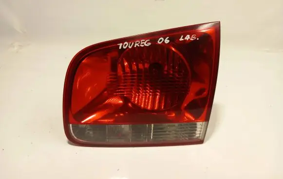 Volkswagen Touareg I Tailgate rear/tail lights 28268003