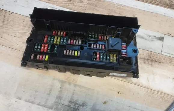 BMW 5 GT F07 Fuse module 016704881