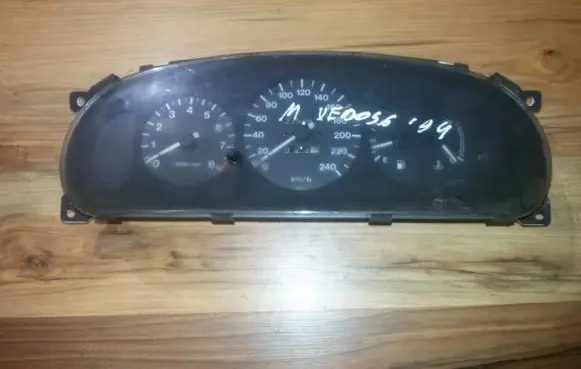 Mazda Xedos 6 Speedometer (instrument cluster)