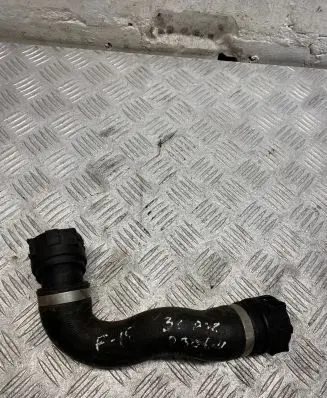 Engine coolant pipe/hose