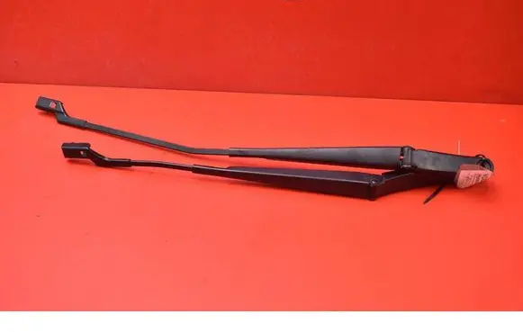 Front wiper blade arm