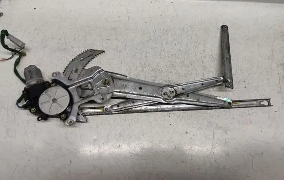 Honda CR-V Front door window regulator with motor