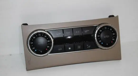 Mercedes-Benz C W204 Climate control unit A2049004003 SW261000 Q03HW3810
