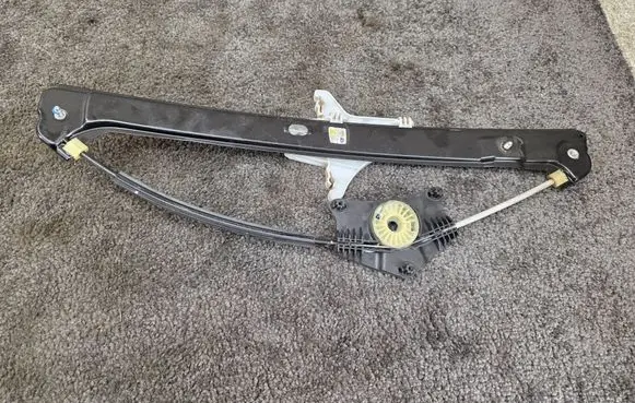Skoda Kamiq Rear window lifting mechanism without motor