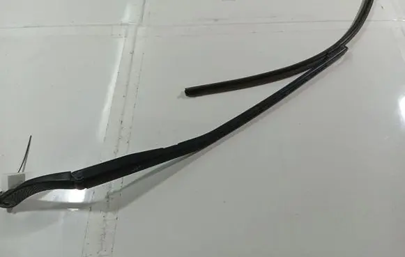 Peugeot 307 Front wiper blade arm 9656189380