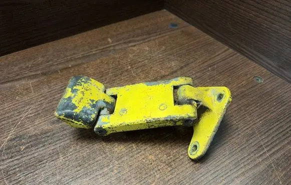 Iveco Daily 4th gen Loading door upper hinge 504027554