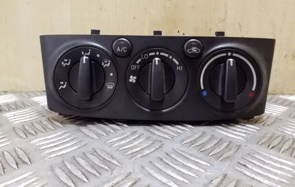 Toyota Avensis T250 Climate control unit 5590005240 MB1465704463
