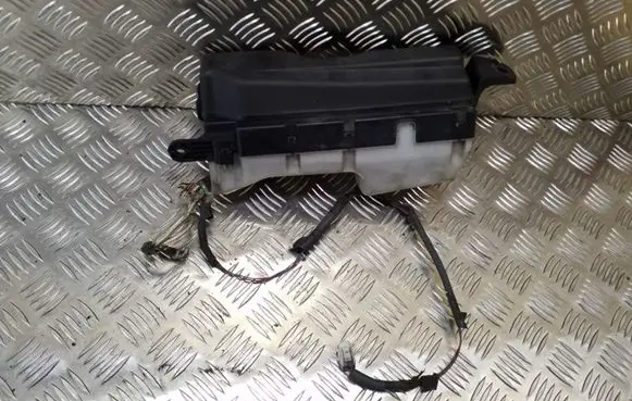Toyota Avensis T250 Fuse box cover