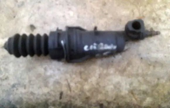 Clutch slave cylinder