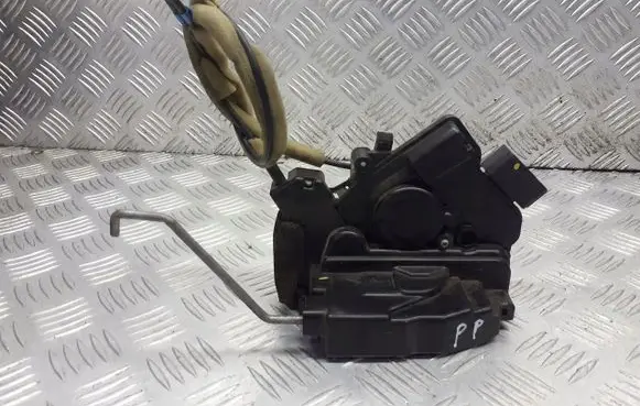 Mazda 3 I Front door lock 