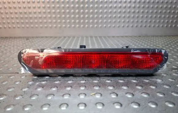 Fiat Tipo Third/center stoplight 09834004 735652208 6FU96LXHAA