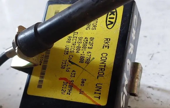 KIA Carens I Other control units/modules 4558011000 433920MHZ 0K2FB677R0