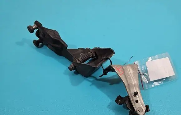 Chrysler Voyager Sliding door upper roller guide/hinge 05020673AB IMPRK1439750