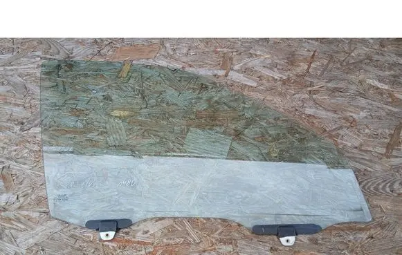 Honda Civic Front door window glass four-door